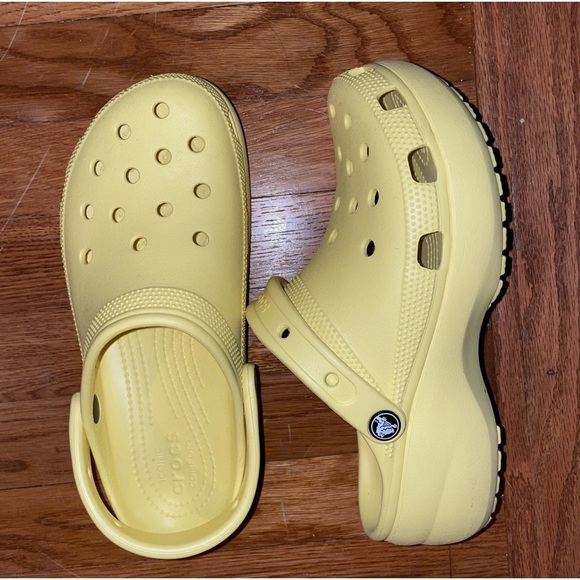 Platform Yellow Crocs
Only worn a couple of times
Size 9 - Picture 1 of 3